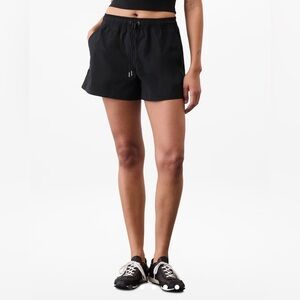 Athleta Midday Mid Rise black shorts size Large NWT
